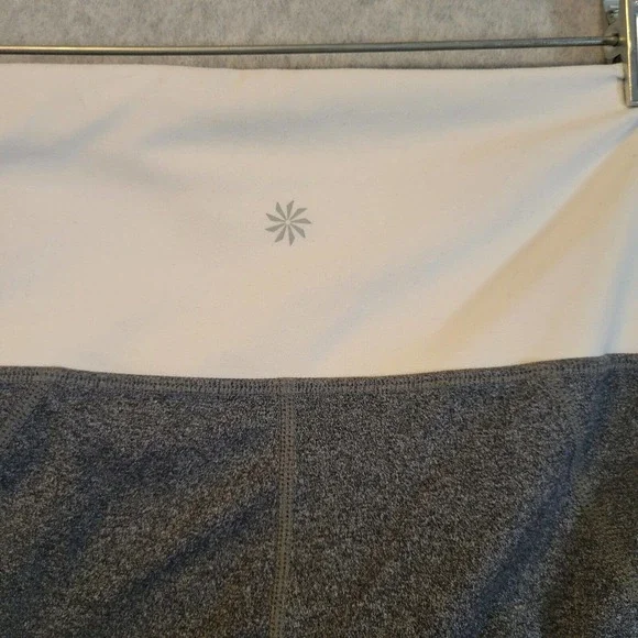 ATHLETA Womens Crop Leggings Size Small Gray/White RN #54023 Side Pockets EUC - Picture 11 of 12
